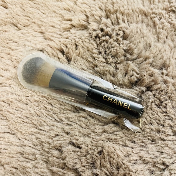 CHANEL Other - Chanel travel foundation brush